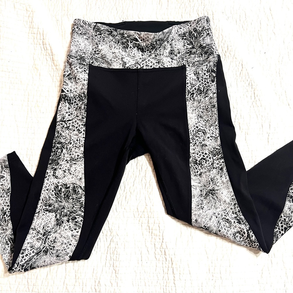 LULULEMON High waist pant. Unique. black with black & white insert. Size 6.